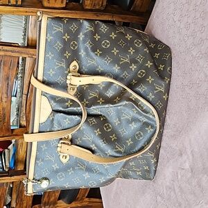 AUTHENTIC Louis Vuitton Monogram Palermo GM Tote Bag - discontinued